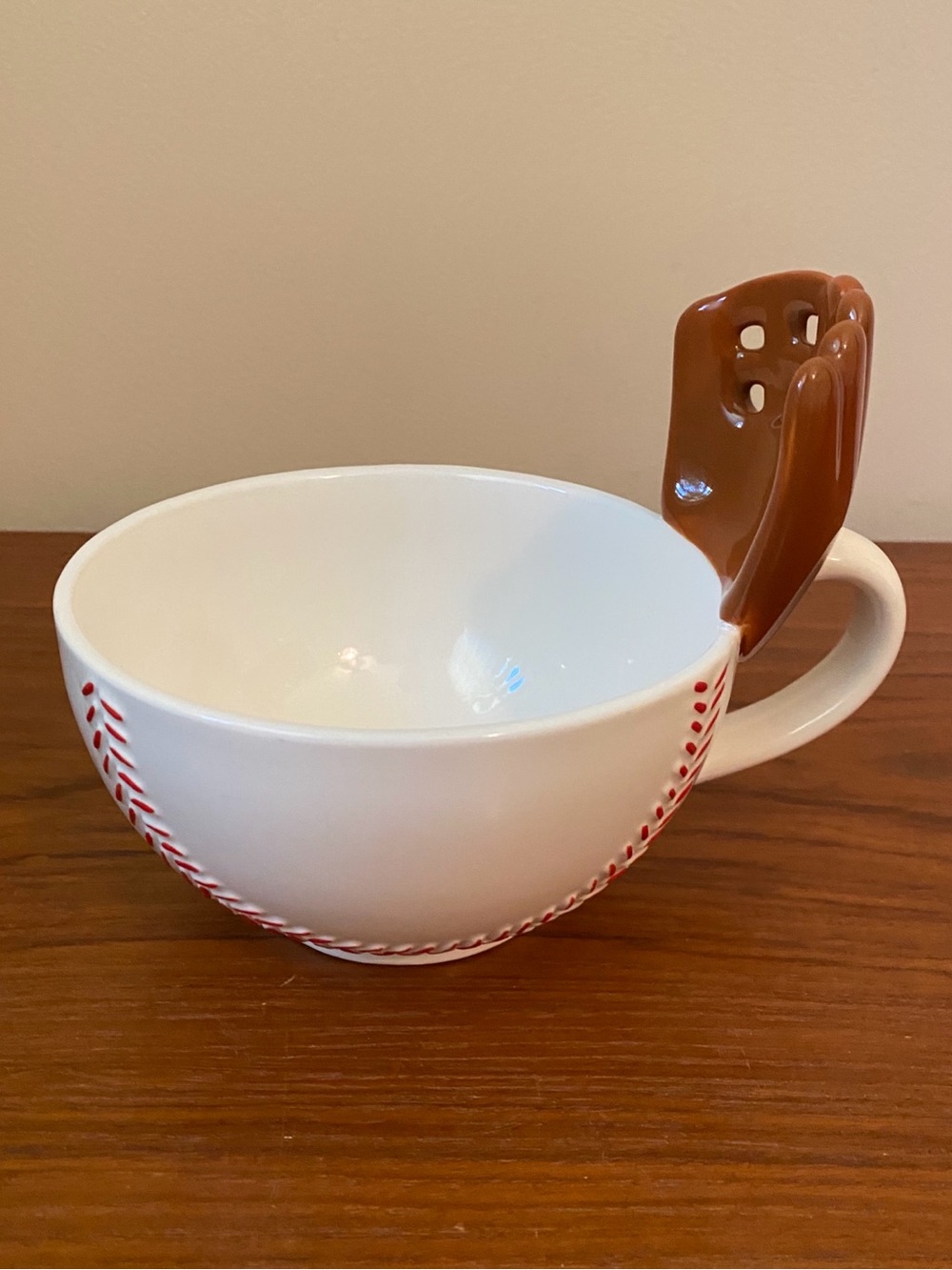 🍀Baseball Maxis Creations Glove Accent Ceramic Mug - White with Brown Glove